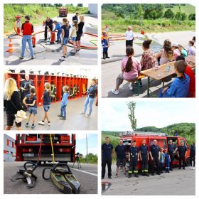  – Feuerwehr hautnah erlebtBei schönstem Wetter, konnten wir am Samstagnachmittag die Preisträger unseres Malwettbewerbs, am Standort 2 der Feuerwehr Obersulm begrüßen.Unser Medienteam hatte interssante Stationen aufgebaut, an denen sich die Kinder mit den Aufgaben der Feuerwehr vertraut machen konnten. So konnte beispielsweise geübt werden, wie man das Löschmittel Wasser gezielt und wirksam einsetzen kann, wobei natürlich auch der ein der andere Spritzer zur Abkühlung diente.Große Augen waren zu sehen, als die Kinder die Feuerwehrfahrzeuge besetzen durften und die vielen Gerätschaften in Augenschein nahmen. Mit großer Begeisterung bestieg man den Drehleiterkorb und genoß die Aussicht aus luftiger Höhe. Zum Abschluß des kurzweiligen Nachmittags gab es dann noch eine kleine Stärkung und als kleines Geschenk den Feuerwehrdrachen Grisu und eine Trinkflasche.Allen Kindern, die sich an unserem Malwettbewerb beteiligten, sagen wir herzlichen Dank für die vielen schönen eingereichten Bilder. Alle Bilder werden im Juli und August noch im Rathaus Obersulm ausgestellt. Diese Ausstellung wir am 5.Juli, um 16.30 Uhr von Bürgermeister Steinbach eröffnet. (© Freiwillige Feuerwehr Obersulm)