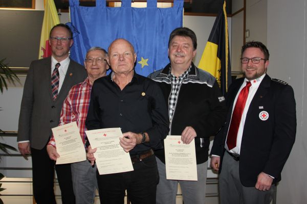  – Blutspenderehrung im Gemeinderat: BM T. Schmidt, W. Riek, H. Lorenz, R. Klein, A. Giel (Foto: Gemeinde).