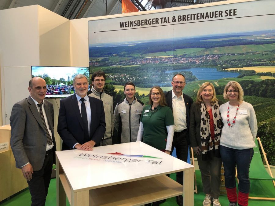  – Informationsaustausch auf der Messe: Tourismusverantwortliche und –mitarbeiter des Weinsberger Tals mit Landrat Detlef Piepenburg (2.v.l.) (Foto: Gemeinde)