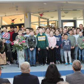  – Schülerinnen und Schüler stimmten den Käthe-Kollwitz-Blues an (Foto: G. Döttling)