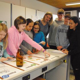 Mitmachausstellung in der Realschule Obersulm (Foto: H. Loew)