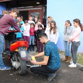 Mitmachausstellung in der Realschule Obersulm (Foto: H. Loew)