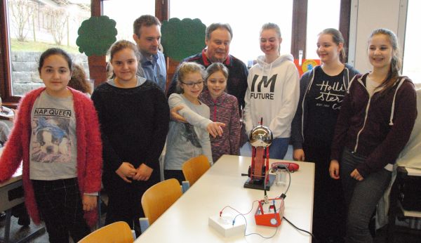 Mitmachausstellung in der Realschule Obersulm (Foto: H. Loew)
