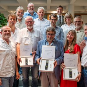  – Ehrungen für langjähriges kommunalpolitisches Engagement: v.l.n.r. unten Joachim Schramm, Harald Hohl, Armin Waldbüßer, Monika Steg, Alexander Heinrich, Mitte: Ulrich Hohl, Benjamin Friedle, Gina Gaschik, Karl Ulrich Vollert, oben: Helmut Hornung, Willi Schips, Michael Schepperle, BM Björn Steinbach (Foto: Fotoclub Obersulm)
