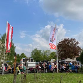 Bürgerfest vor der Hofwiesenhalle