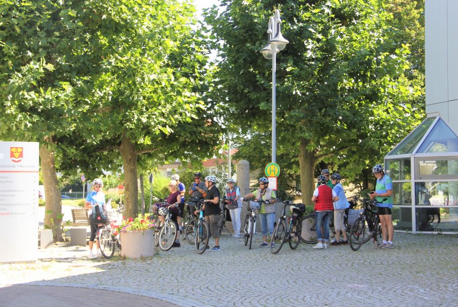  – Treffpunkt am Obersulmer Rathaus (© Gemeinde)