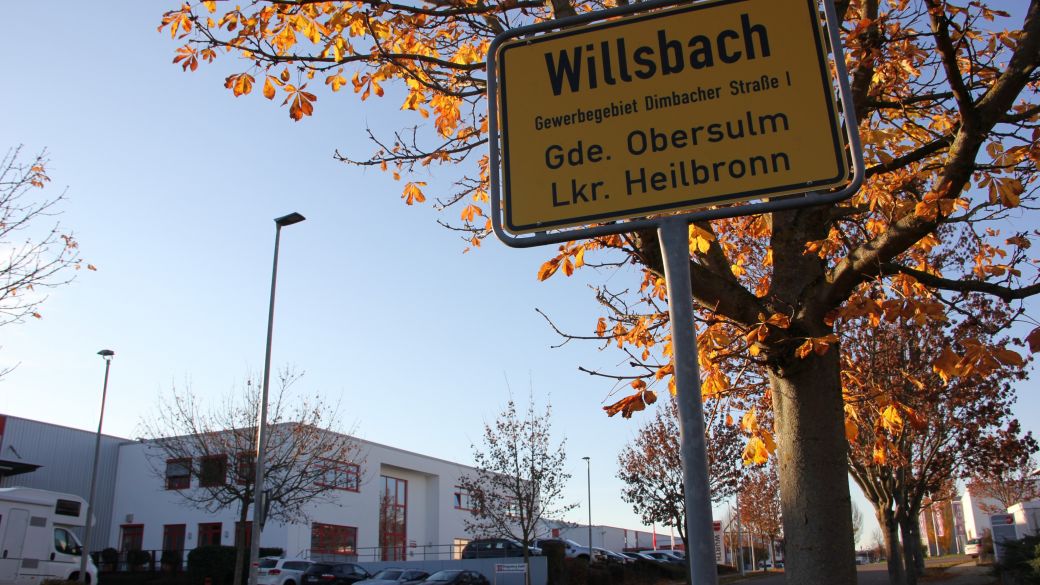 Ortsschild Gewerbegebiet Dimbacher Straße