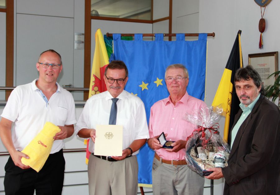 Ehrung im Obersulmer Rathaus: 25 Jahre Wetterdienst durch Walter Knapp