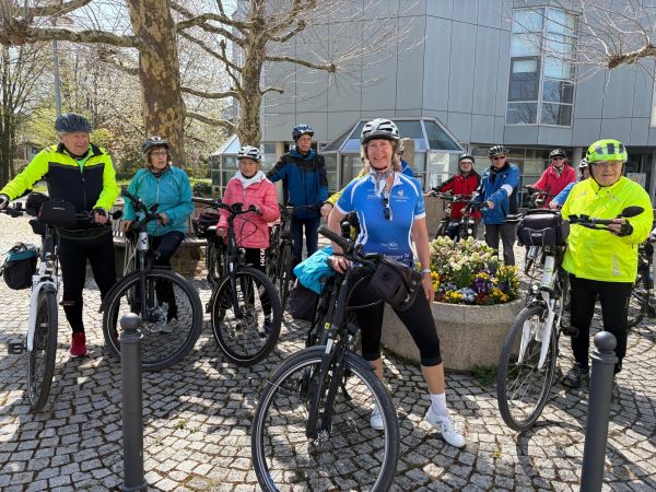  – Radel in Gemeinschaft macht Spaß! (Foto: Gemeinde)