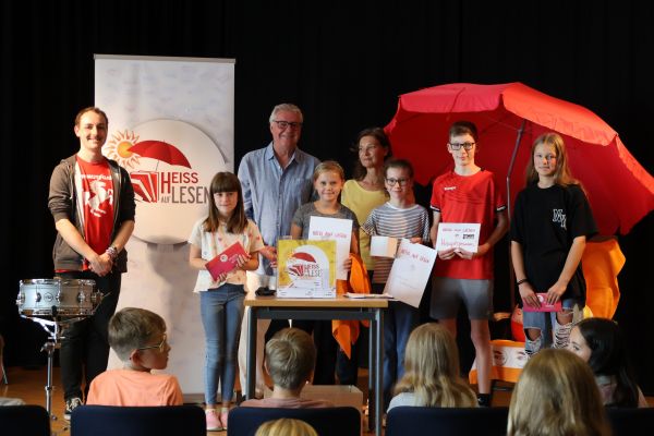  – HEISS AUF LESEN: Glückliche Gewinner (© Gemeindebücherei Obersulm)