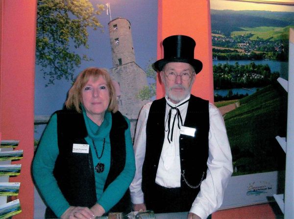 Am Messecounter des Weinsberger Tals: Renate Preukschat und Gunther Holzinger