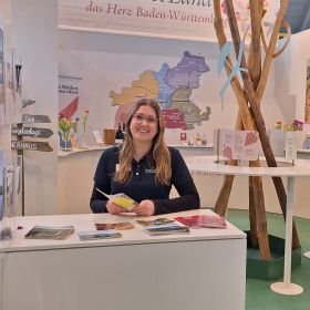  – Vanessa Peter informierte am Counter des Weinsberger Tals. Foto Gemeinde.