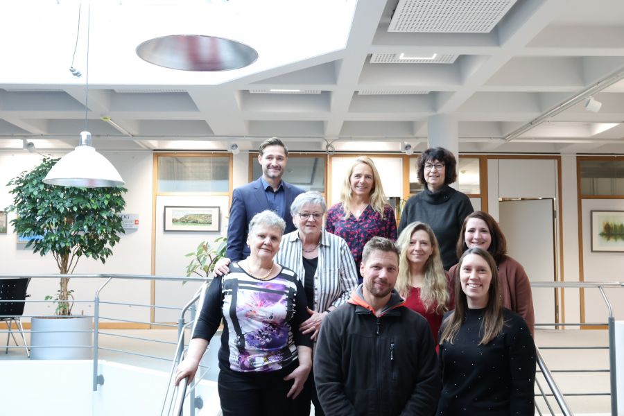 v.l.n.r. vorne: Lydia Wunder, Stefan Seiferheld, Larissa Woschko, mitte: Sonja Wolfmüller, Barbara  Gleiß, Anna-Lena Barth, oben: Björn Steinbach (Bürgermeister), Sibylle Haaf, Bettina Vollert, fehlen: Bettina Olp, Joachim Gutekunst