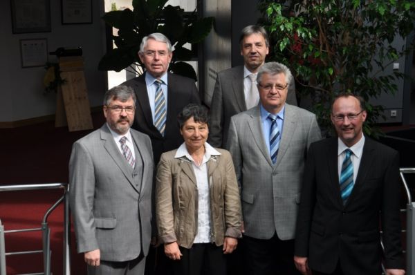 Verabschiedung Bernd Ehmann – BM Wolfgang Rapp / Vorsitzender ZV Gruppenkläranlage Sulmtal, ehem. Verbandsvorsitzender BM a.D. Harry Murso, Gaby Ehmann, Kreiskämmerer Thomas Schuhmacher für den NZV Breitenauer See, der scheidende Verbandsgeschäftsführer Bernd Ehmann, BM Tilman Schmidt / Vorsitzender ZV Sulmwasserversorgung