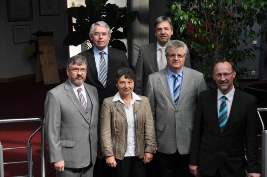 Verabschiedung Bernd Ehmann – BM Wolfgang Rapp / Vorsitzender ZV Gruppenkläranlage Sulmtal, ehem. Verbandsvorsitzender BM a.D. Harry Murso, Gaby Ehmann, Kreiskämmerer Thomas Schuhmacher für den NZV Breitenauer See, der scheidende Verbandsgeschäftsführer Bernd Ehmann, BM Tilman Schmidt / Vorsitzender ZV Sulmwasserversorgung