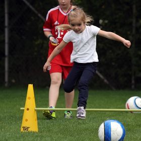 Mädchenfu&szlig;ball