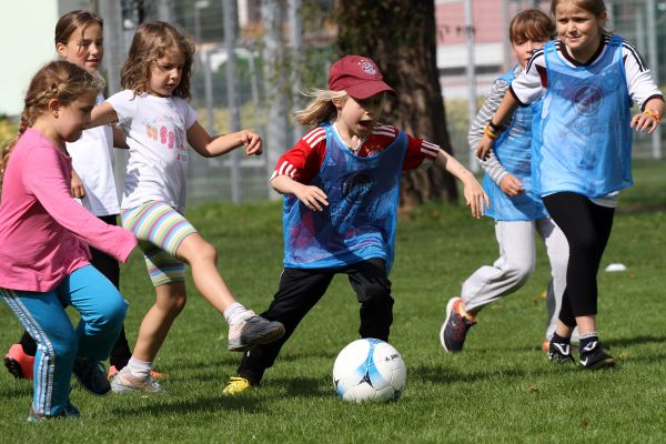 Mädchenfu&szlig;ball