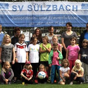 Mädchenfu&szlig;ball