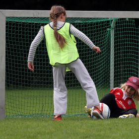 Mädchenfu&szlig;ball