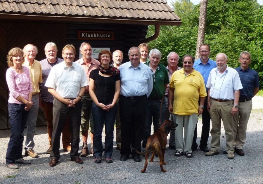 Gruppenfoto – Auf dem Bild ganz links Isa-Maria Wolters (Sprecherin der Naturschutzbeauftragten im Regierungsbezirk), vierter von links Regierungspräsident Johannes Schmalzl, sechste von links Ulrike Möck (Leiterin Referat 56 - Naturschutz und Landschaftspflege), sechster von rechts Otto Hahn (Naturschutzbeauftragter und Kreissprecher im Landkreis Heilbronn)