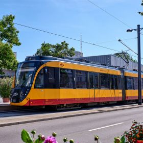 AVG Stadtbahn Heilbronn – Aufgrund eines ganztägigen Warnstreiks der Gewerkschaft ver.di kommt es am Freitag zu massiven Einschränkungen bei den AVG-Stadtbahnlinien S4, S41 und S42 in Heilbronn (Foto: © Christian Ernst/KVV, Abdruck honorarfrei) (© AVG Stadtbahn Heilbronn © Christian Ernst_KVV)