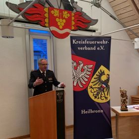  – Verleihung des Deutschen Feuerwehr-Ehrenkreuzes in Bronze und Gold durch den Kreisfeuerwehrverband HN, Reinhold Gall.