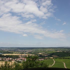 Landschaftsschutzgebiet „Oberes Sulmtal mit Randhöhen“ – Das „Obere Sulmtal mit Randhöhen“ ist ein Erholungsgebiet. Das Gebiet mit dem charakteristischen Landschaftsbild am Keuperstufenrand und sein Vorfeld hat eine Fläche von 1.002,0 ha und erstreckt sich über die Gemarkung der Stadt Löwenstein und der Gemeinde Obersulm.