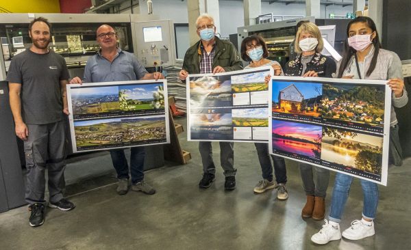  – Beim Andruck des Obersulmer Fotokalenders 2021 (Foto: Mester)